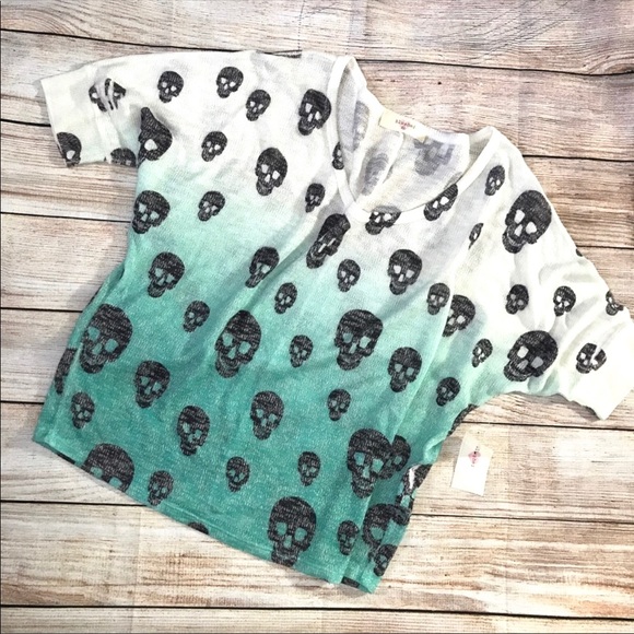 Blushed Tops - NWT Blushed Batwing Skull Top Sz XL Ombré